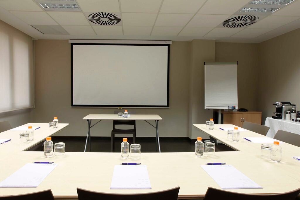 <span>Meeting</span> <span>Rooms</span>